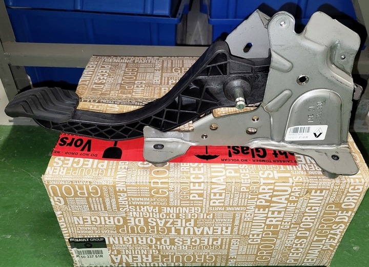 фото №4, Новый оригинальный педаль сцепления renault grand scenic iv 465033751r