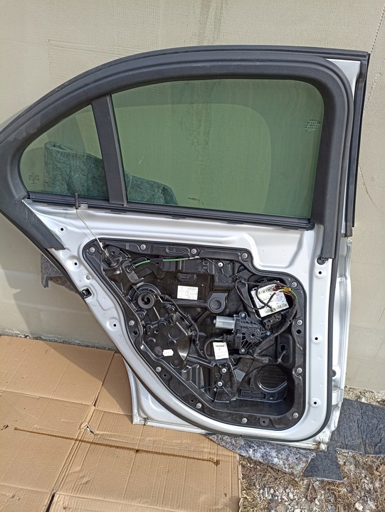 фото №5, Mercedes w205 c-klasa двері ліві зад задні ліві 775 sedan