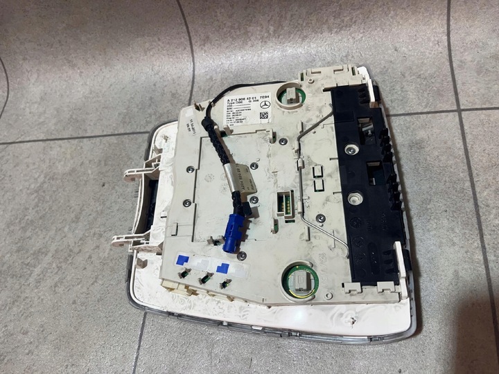 фото №10, Mercedes w212 лампа освещение кабины хороший состояние