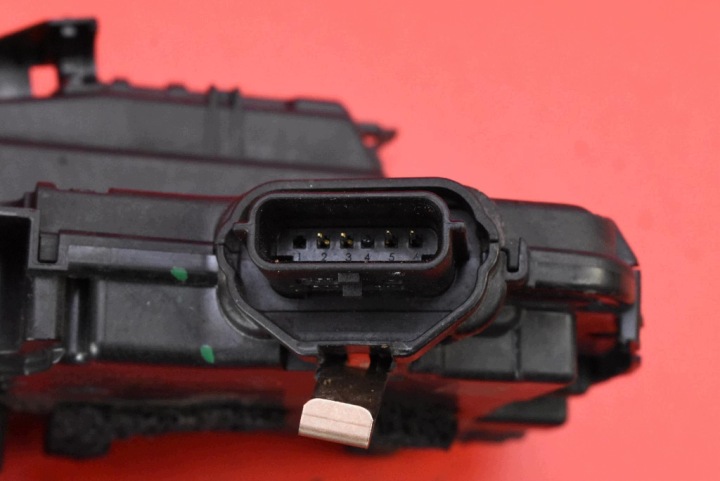 фото №9, Замок двері праві зад заднє eu 825002104r renault clio 4 iv 5d hb 16-19