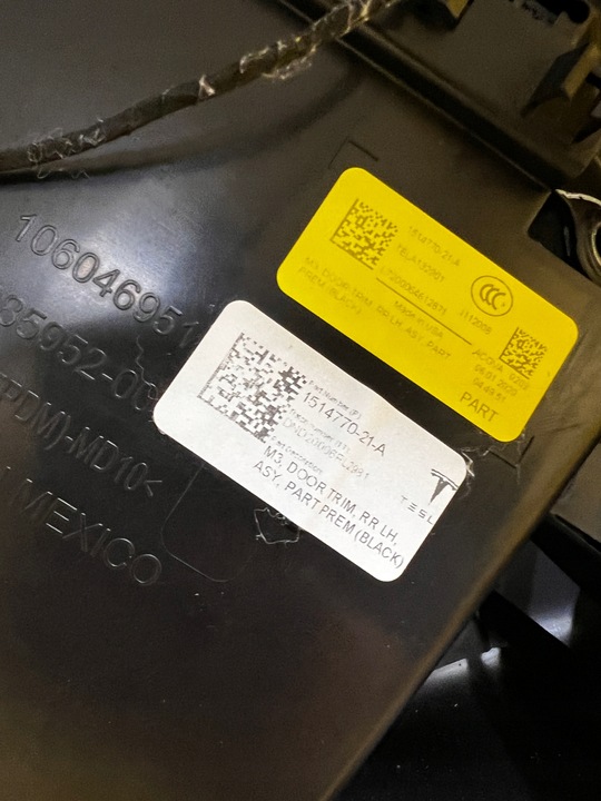 фото №13, Боковина дверь левый зад переключатель динамик tesla модель 3