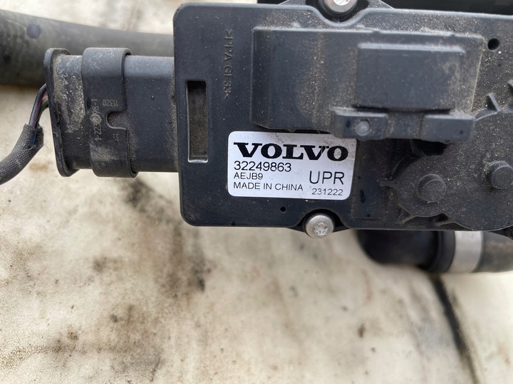 фото №8, Volvo 2.0 d дополнительный насос воды + провода 32249863 32339786 32138839