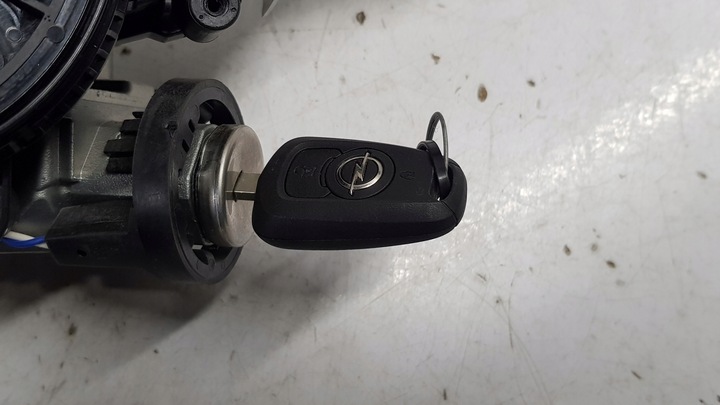 фото №8, Підкермові важелі замок запалювання ключ opel astra k