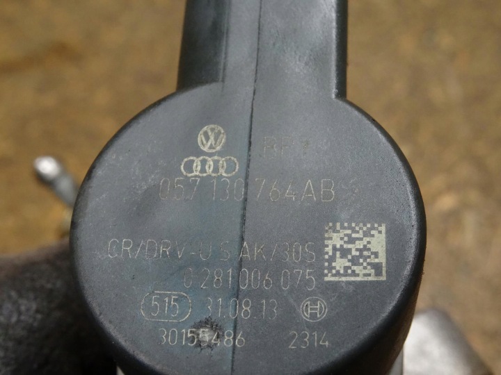 фото №15, A3 8v golf vii 2.0 tdi crb паливна рейка  шланг 04l089b 057130764ab
