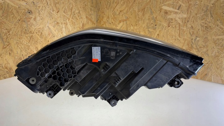 фото №10, Audi q8 e-tron 2023 лампи передні