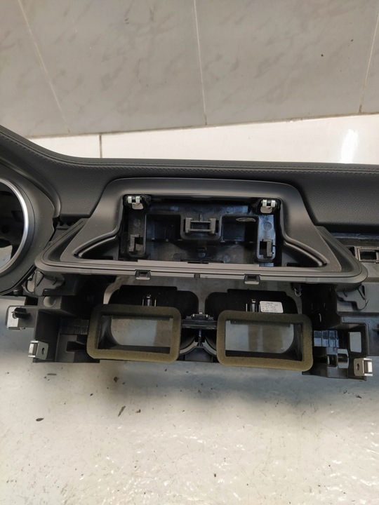 фото №11, Mercedes cls w218 панель консоль капот чёрная кожа оригинал