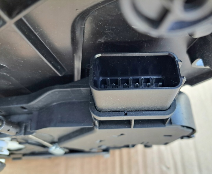 фото №6, Volvo v70 2015r. 2.0 d автомат замок двері ліві заднє з ручка 31253920