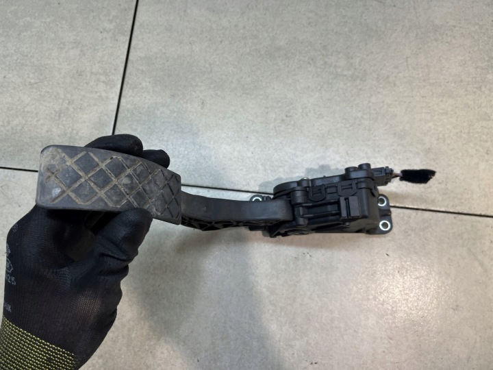 фото №5, Потенциометр газа vw polo iv 1.2 12v 6q1721503c