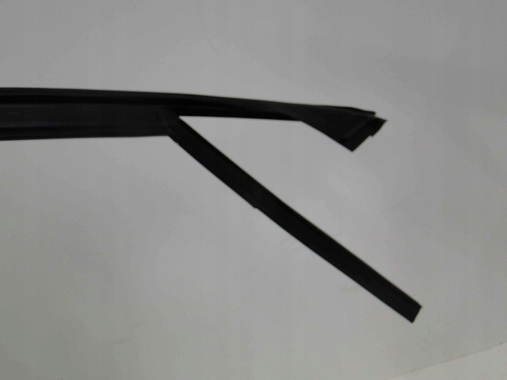 фото №9, Mercedes c w205 205 прокладка стёкла левый перед