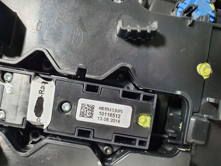 фото №13, A4 b9 s-line лампа освещение кабины люк комплект 8w0947135at