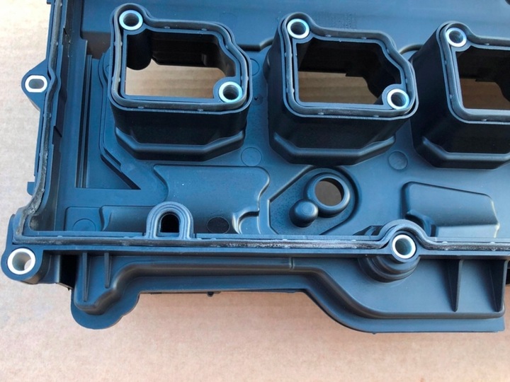 фото №9, Крышка клапанов a2710101730 do mercedes benz w204 w212 w207 a207 r172