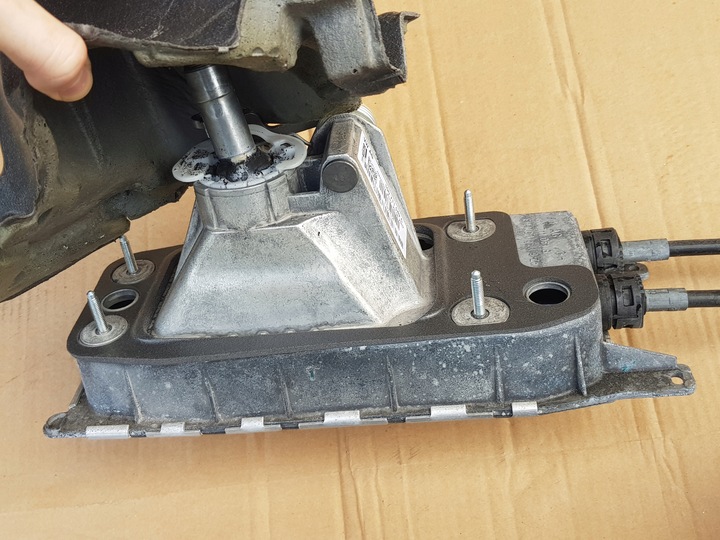 фото №12, Домкрат + тросы коробки передач / audi a3 8p - 1.4 tfsi - механическая коробка передач 6 коробки передач / исправный