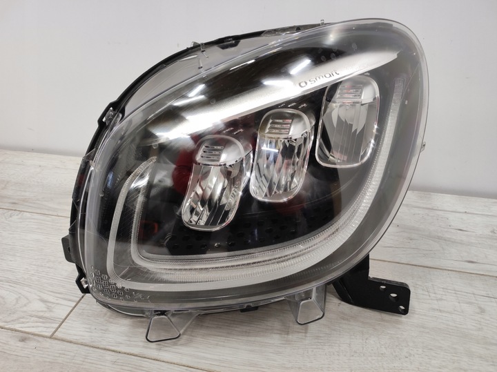 фото №1, Лампа перед левая smart fortwo forfour полный led 260607083r a4539069701 eu