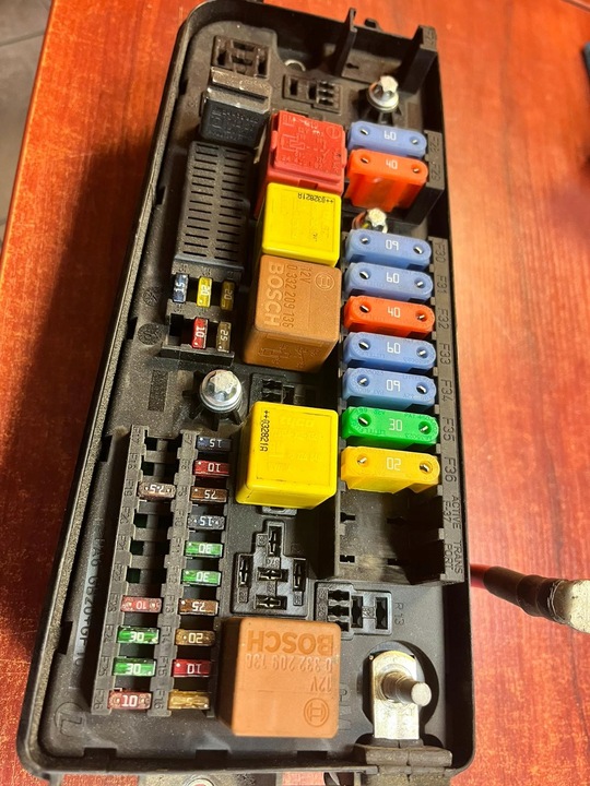 фото №2, Коробка предохранителей opel оригинальный номер 13144711