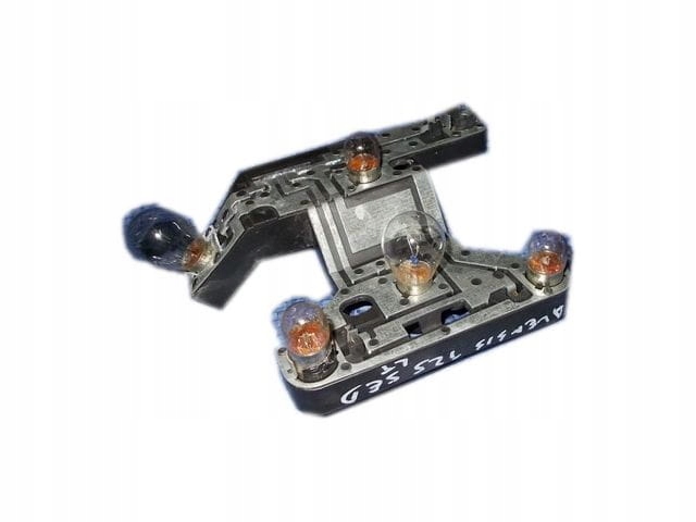 фото №1, Тримач вкладка лампи зад ліва ліві avensis t25