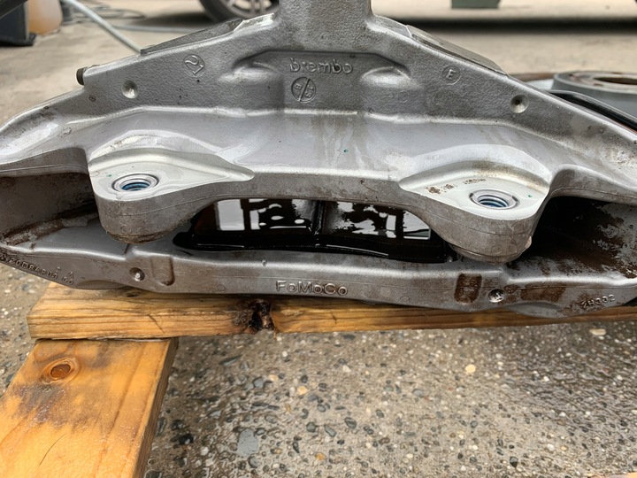 фото №8, Ford mustang mach-e rwd 2021r суппорт зажимы диск левый правый перед