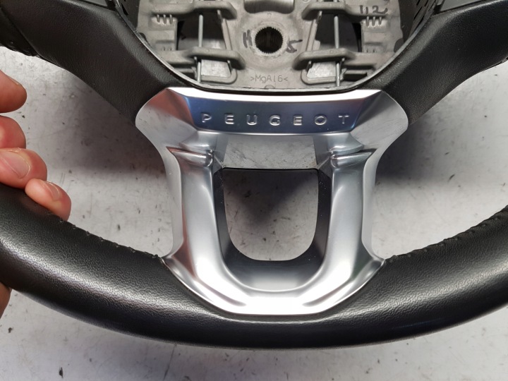 фото №7, Peugeot 2008 i 13-16r руль кожаный