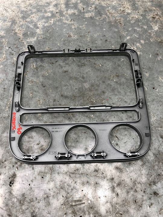 фото №2, Рамка радио vw scirocco 1q0858071f