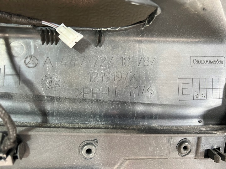 фото №7, Оббивка боковина праві перед mercedes vito w447 eu