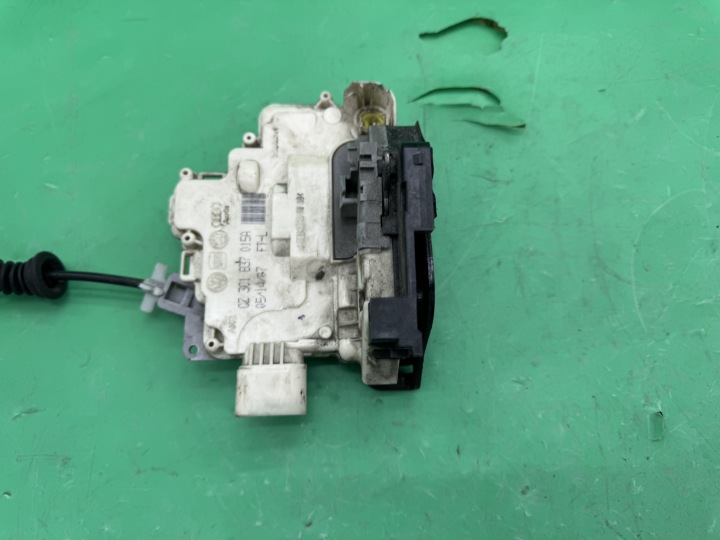 фото №8, Замок двери левые передний перед 9pin 3c1837015a vw passat b6 05-10 европа