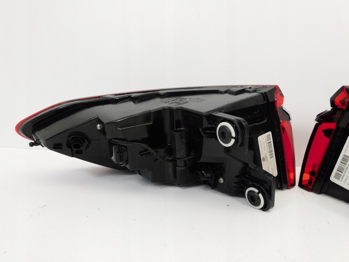 фото №7, Audi a8 d5 4n лампа зад led права ліва 4n0945069a