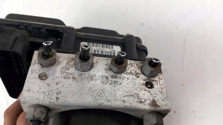 фото №7, Skoda fabia ii рестайлинг 1.2b блок управления abs 6r0614117k 6r0907379s