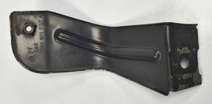 фото №1, Кронштейн крыльев левый vw passat b5 3b0821237a