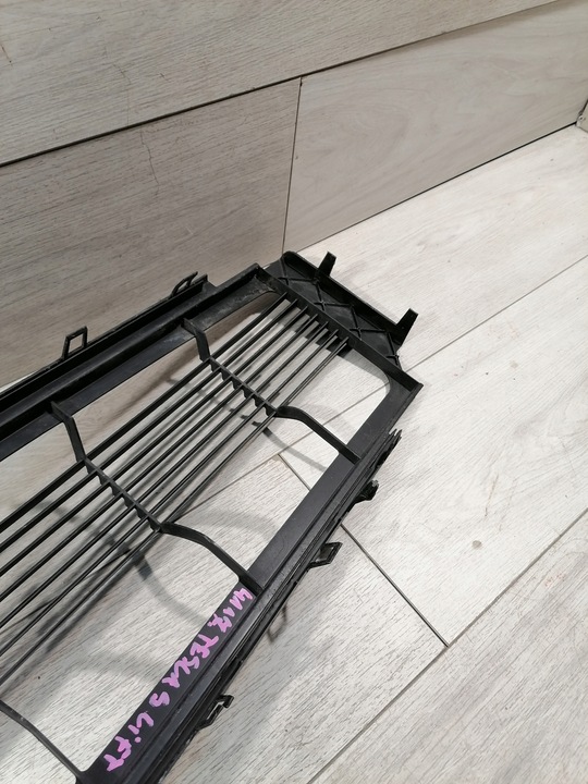 фото №12, Tesla s рестайлинг решётка средняя перед 1058022-00-b