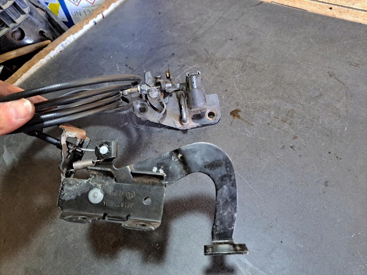 фото №10, Автомобиль skoda fabia i 1.2 универсал замок капота перед передний оригинал kpl