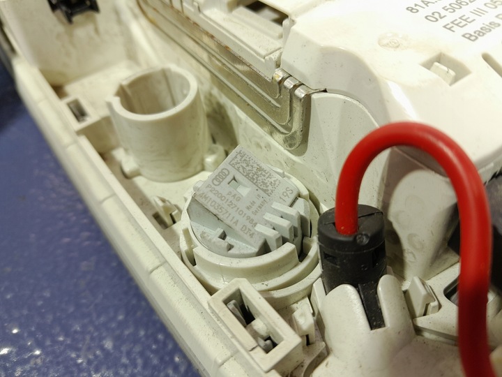 фото №7, Audi q2 лампа потолок освещение интерьера кабины 81a947135e