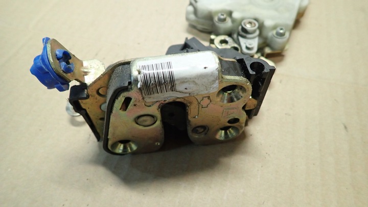 фото №4, Nissan almera tino 00-06 замок дверь переднее правые