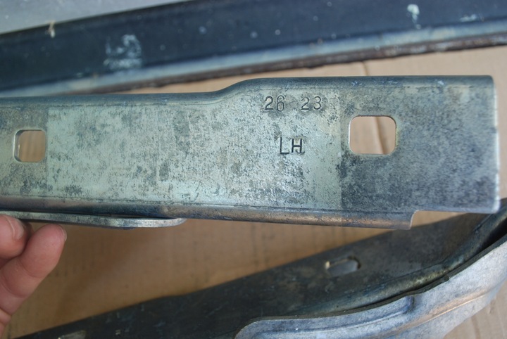 фото №6, Audi a1 ii 82a петля капота правый левый 82a823301 82a823302 оригинальный номер