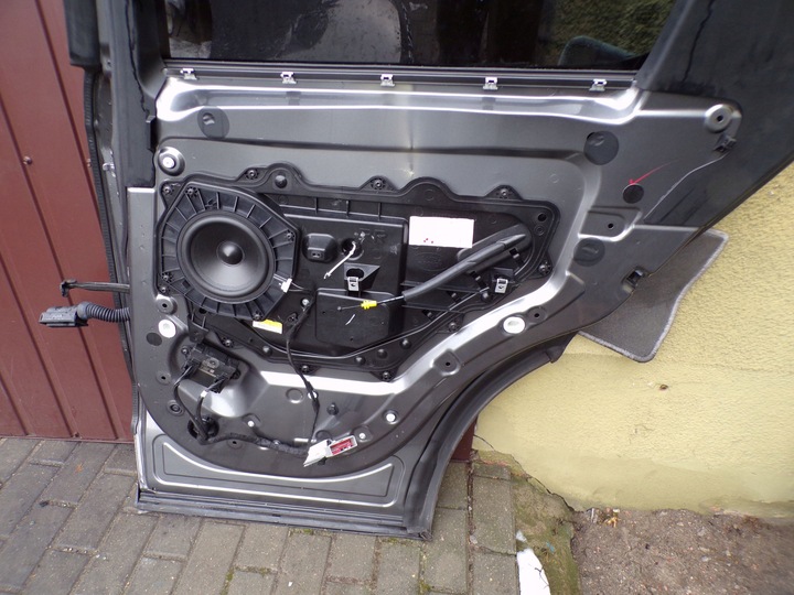 фото №8, Дверь правый зад land rover discovery v