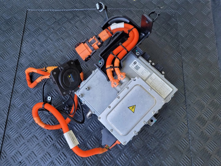 фото №16, Конвертер инвертор зарядное устройство гнездо зарядки преобразователь dacia spring