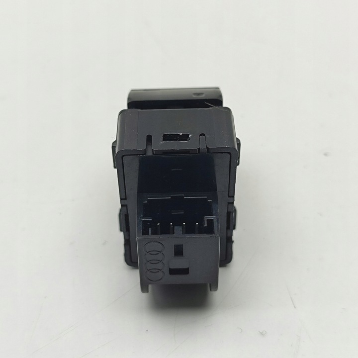 фото №6, Audi q4 sportback e-tron 2023 кнопка открывания крышки багажника