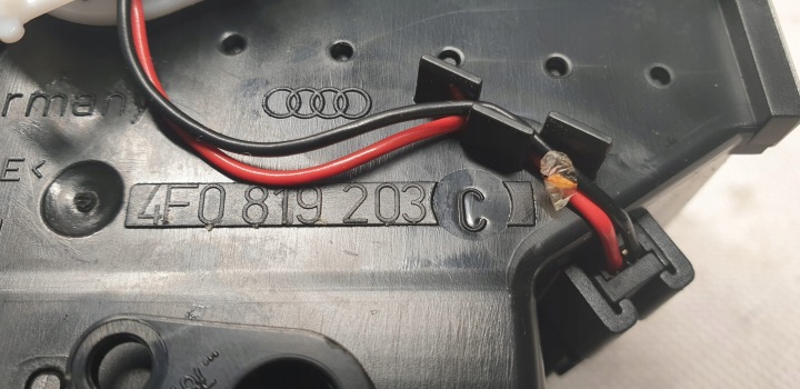 фото №5, Решётка воздуховод заборщик воздуха зад 4f0819203c audi a6 c6