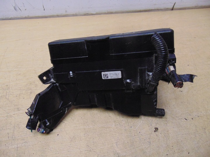 фото №8, Коробка запобіжників toyota avensis t27 2.0d 82111-05j70