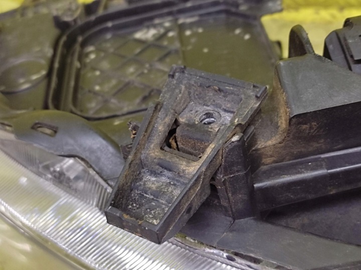 фото №9, Toyota auris фара передняя правое перед 8111002470