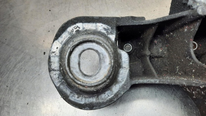 фото №6, Кронштейн двигателя 8e0199352d vw passat b5