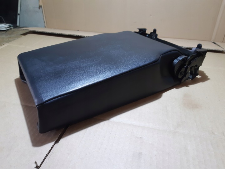фото №9, Audi q7 4l подлокотник сиденья зад кожа кружки 4l0883081