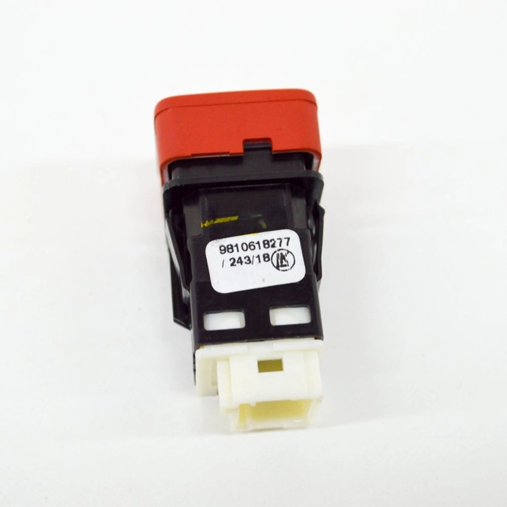 фото №7, Peugeot 3008 ii 2018 кнопка открывания крышки багажника