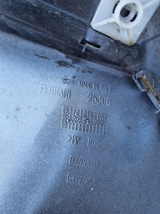 фото №9, Ferrari roma f169 бампер оригінал переднє перед білий pdc знак емблема