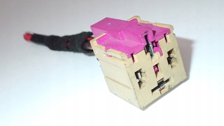 фото №1, Разъём штекер бежевая audi q7 4l a6 c6 4b0937527a