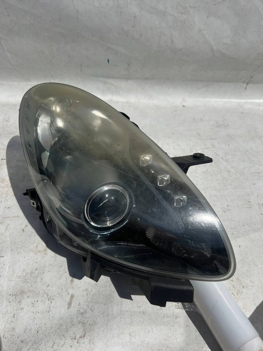 фото №1, Лампа права alfa romeo giulietta 2010 темне led