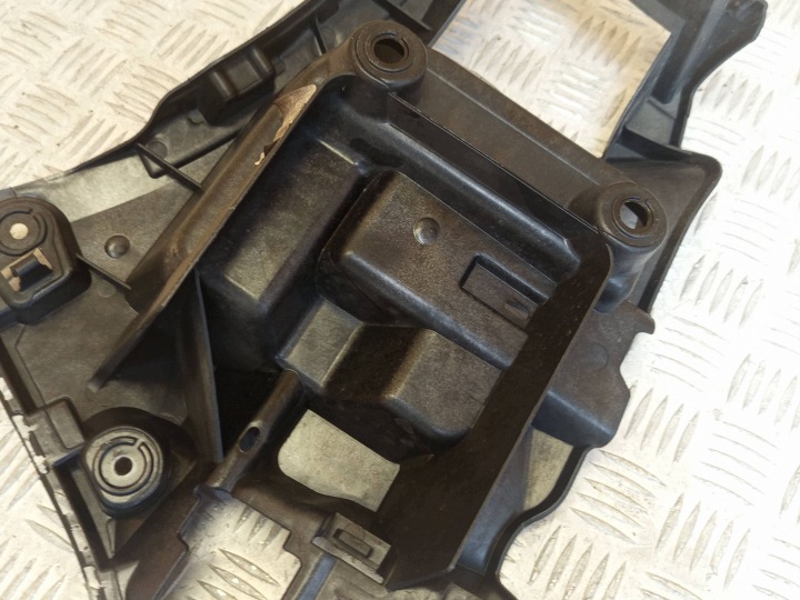 фото №9, Bmw (oem) 8072575 1' f40 кронштейн   кріплення бампера ліве зад