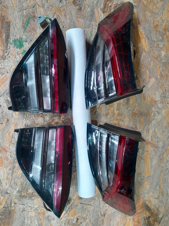 фото №1, Maserati levante trofeo рестайлінг лампи зад kpl dark європа