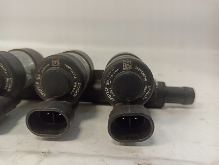фото №10, Volkswagen passat b5 1.6 8v топливная рейка 110r006380 67r016379