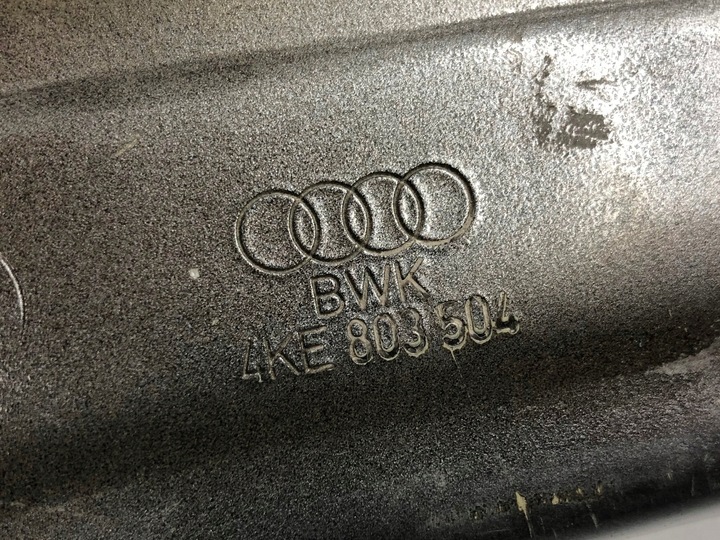 фото №10, Правый перед держатель крыльев бампера подкрылок fender 4ke.803.504 audi e-tron