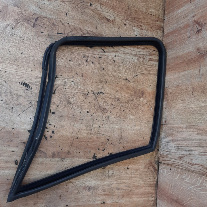 фото №7, Iveco daily 2010 прокладка скла права перед