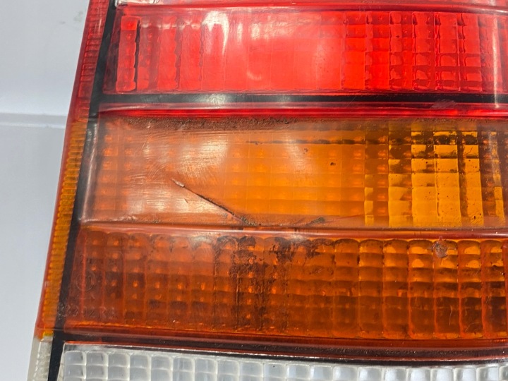 фото №10, Фара задняя правая зад пассажира mercedes w124 универсал s124 1248204464 повреждённый